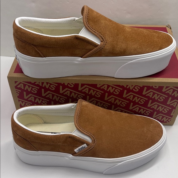 Vans Classic Slip-On Stackform
Nubuck Chipmunk
VN000CN1GWT Platform Sneakers - Picture 2 of 16